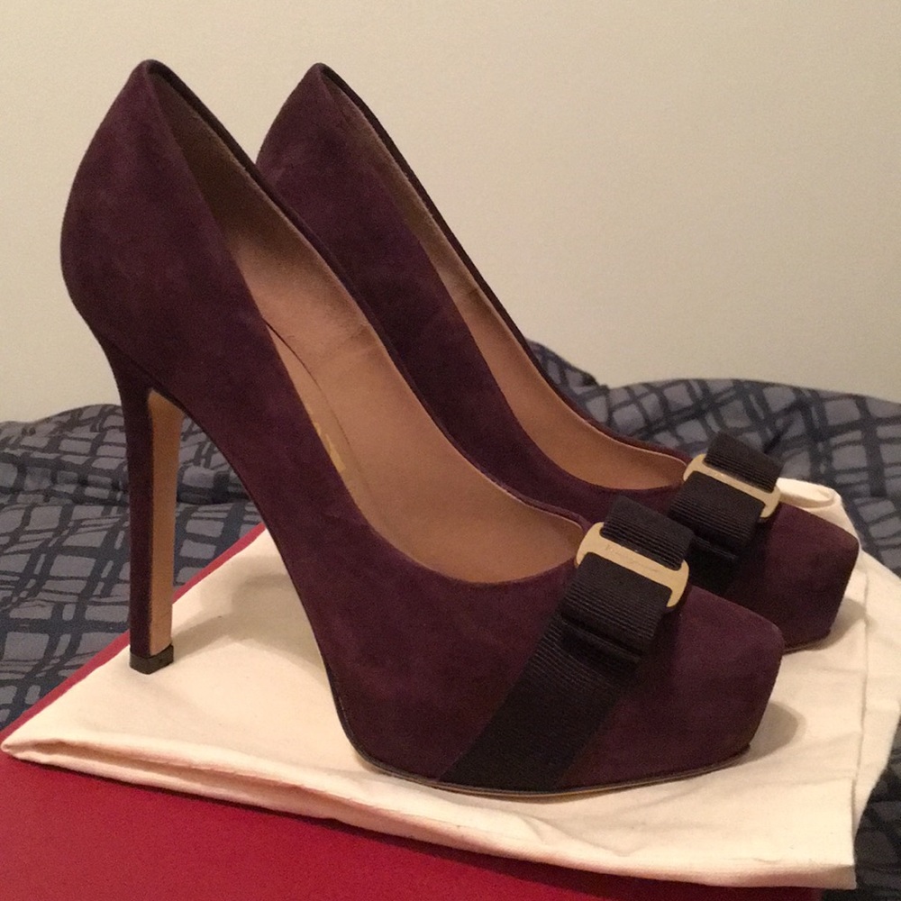 Salvatore Ferragamo Suede pumps